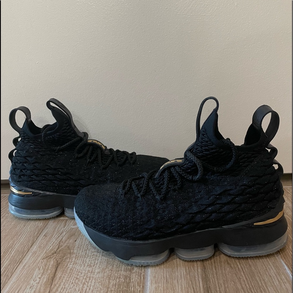 Nike LeBron 15 Black ‘Metallic Gold’ [922811-006] SIZE 6.5Y NO BOX PRE OWNED